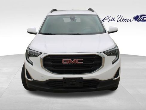 Used 2020 GMC Terrain SLE w/ Driver Convenience Package FWD image 2