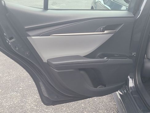 Used 2025 Toyota Camry SE image 11