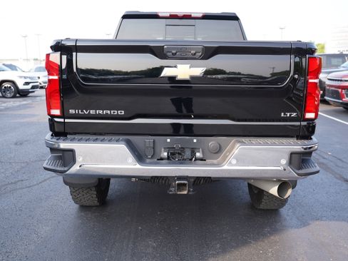 Used 2025 Chevrolet Silverado 3500 LTZ w/ LTZ Convenience Package AWD/4WD image 7