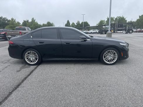 Used 2024 BMW 530i w/ Premium Package RWD image 4