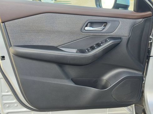 Used 2023 Nissan Rogue SV AWD/4WD image 12