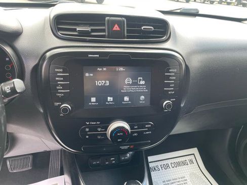 Used 2018 Kia Soul + FWD image 19