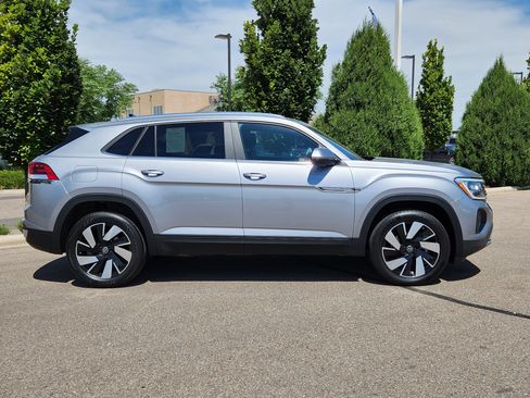 Used 2024 Volkswagen Atlas Cross Sport SE image 2