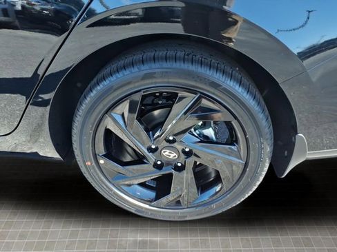 New 2026 Hyundai Elantra SEL Sport FWD image 10