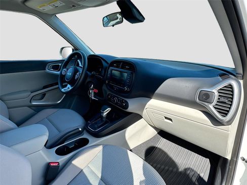 Used 2023 Kia Soul LX image 26