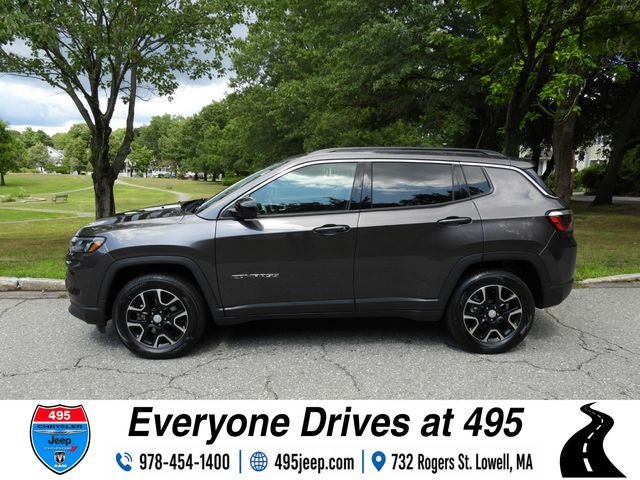 Used 2022 Jeep Compass Latitude w/ Sun and Sound Group AWD/4WD image 2