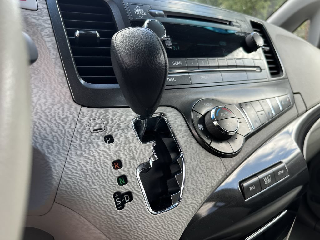 Used 2014 Toyota Sienna LE FWD image 35