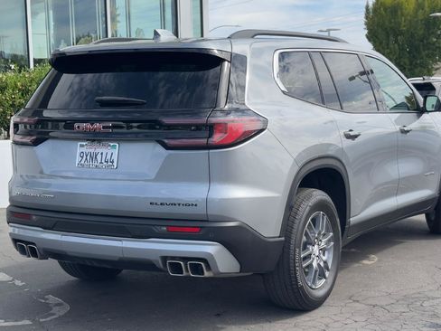 Used 2025 GMC Acadia Elevation AWD/4WD image 4