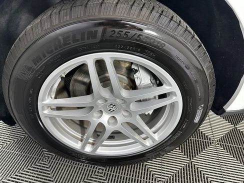 Used 2020 Porsche Macan Base image 2