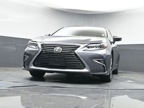 Used 2017 Lexus ES 300h image 31