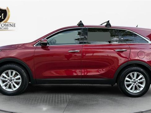 Used 2020 Kia Sorento LX FWD image 2