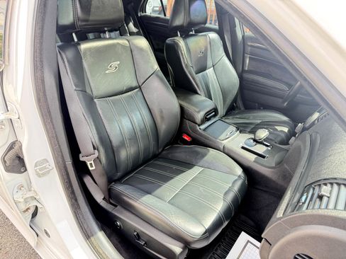 Used 2013 Chrysler 300 S image 41