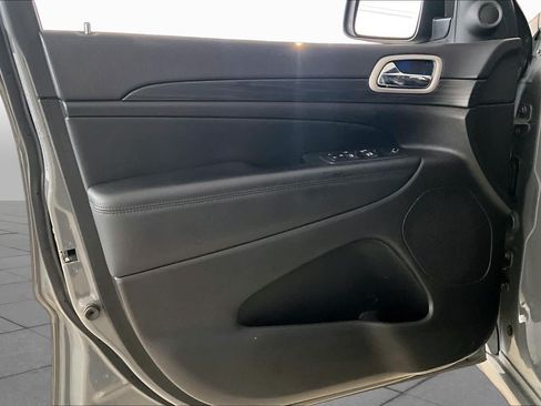 Used 2020 Jeep Grand Cherokee Altitude RWD image 20