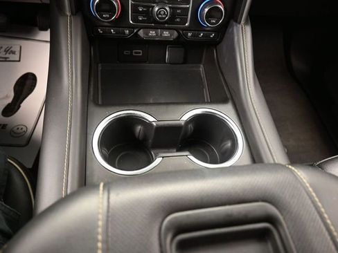 Used 2023 Chevrolet Suburban Premier image 11