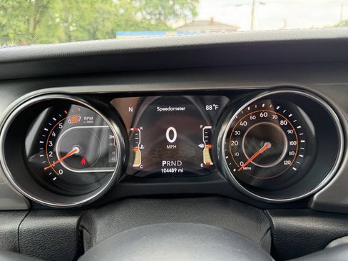 Used 2019 Jeep Wrangler Unlimited Sahara w/ Cold Weather Group AWD/4WD image 22