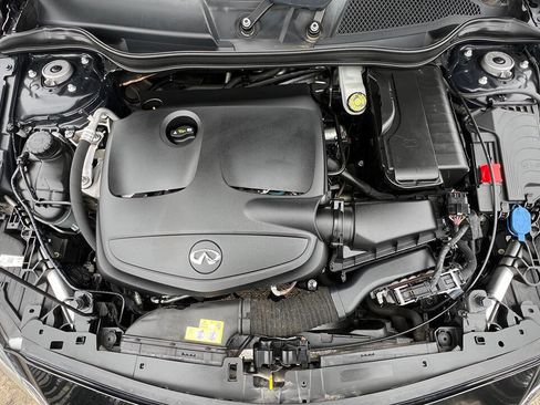 Used 2017 INFINITI QX30 w/ Cargo Package FWD image 30