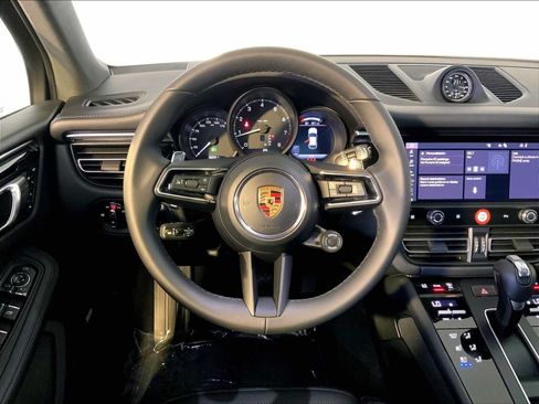 Used 2026 Porsche Macan AWD/4WD image 16