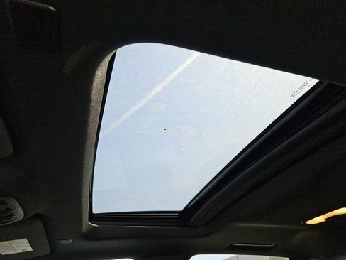 Used 2024 GMC Canyon AT4 image 29