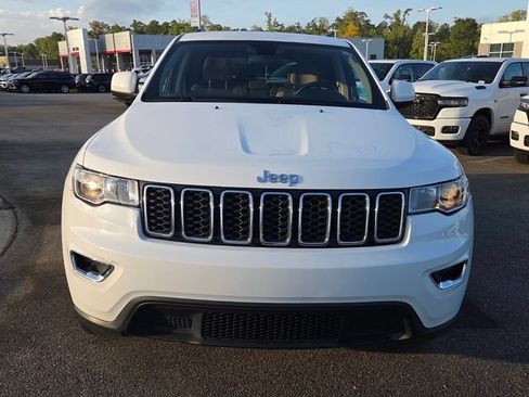 Used 2020 Jeep Grand Cherokee Laredo RWD image 2