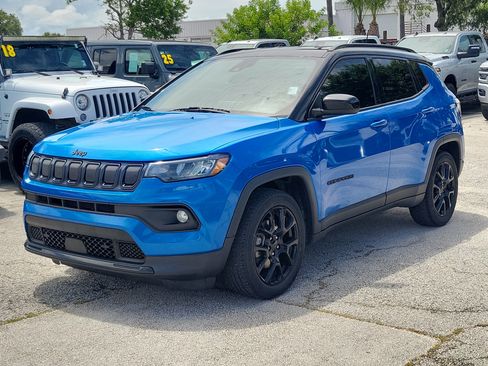 Used 2022 Jeep Compass Latitude FWD image 2