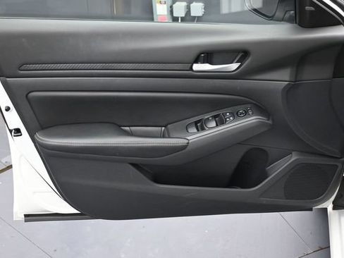 Used 2024 Nissan Altima 2.5 SV AWD/4WD image 16