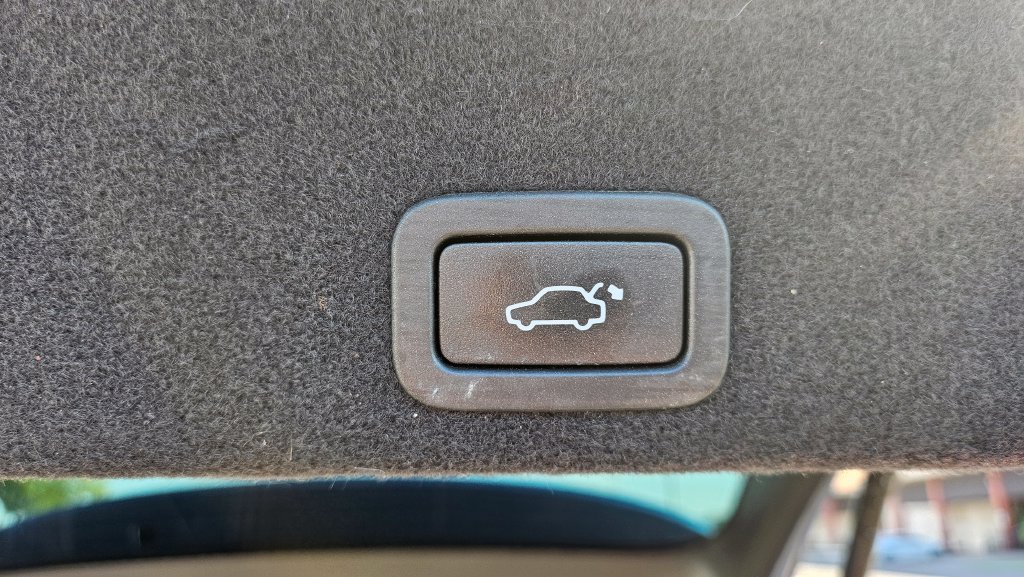 Used 2017 Volvo XC60 T6 Inscription w/ Climate Package AWD/4WD image 16