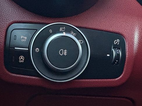 Used 2018 Alfa Romeo Stelvio AWD image 34