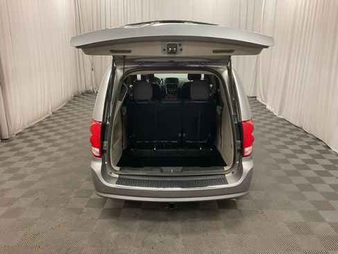 Used 2019 Dodge Grand Caravan SXT image 27