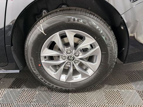 Used 2026 Toyota Sienna XLE image 33