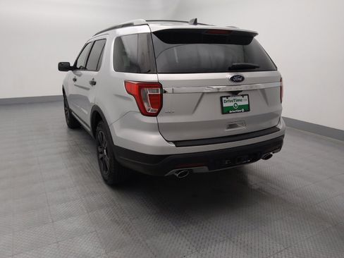 Used 2018 Ford Explorer XLT FWD image 6
