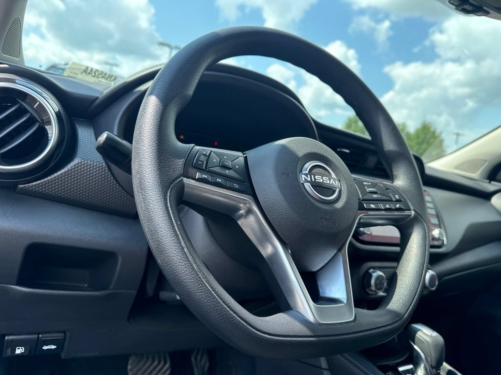 Used 2023 Nissan Kicks SV w/ Interior Electronics Package FWD image 19