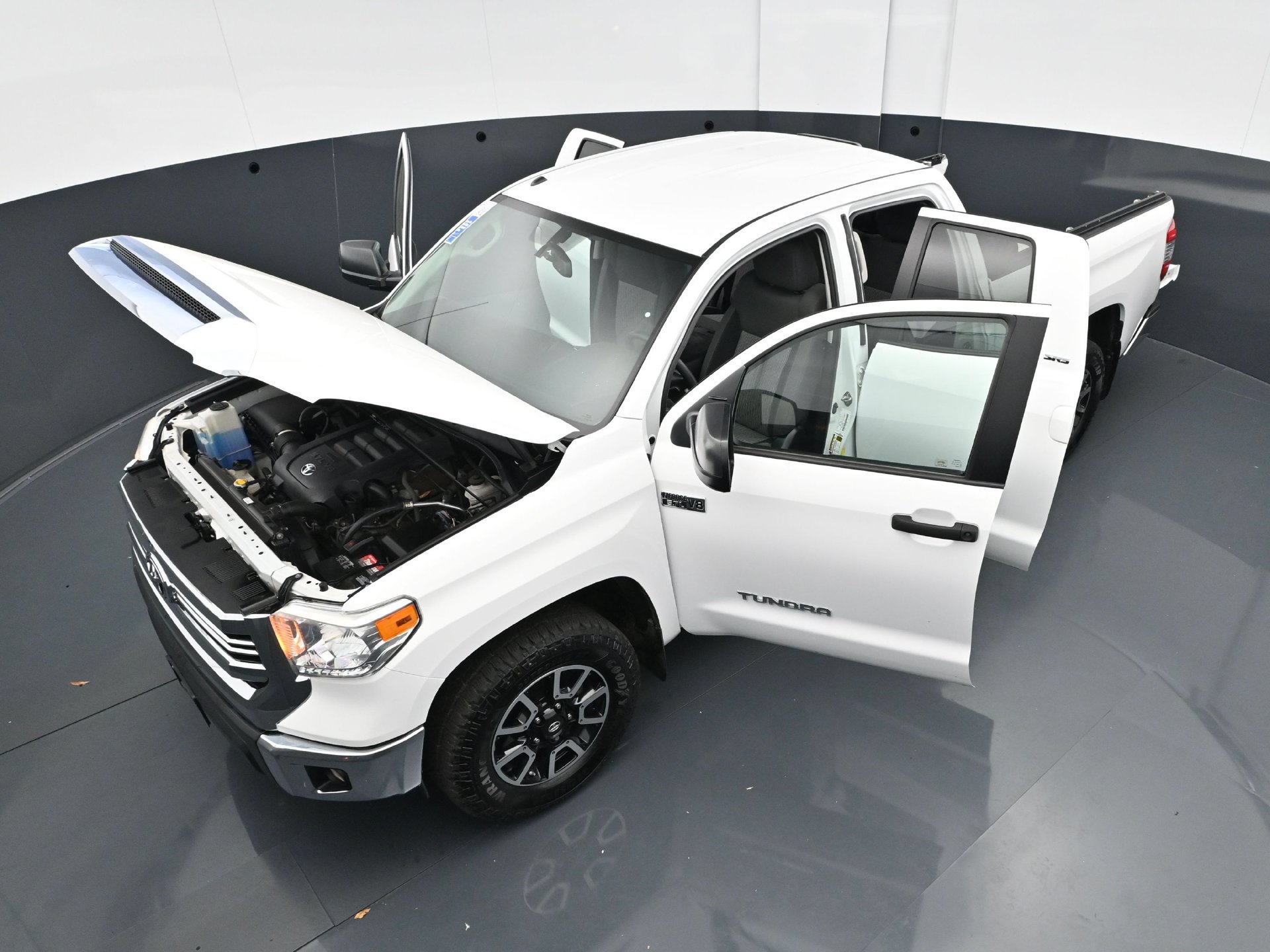 Used 2017 Toyota Tundra SR5 w/ TRD Off Road Package AWD/4WD image 35