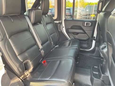 Used 2020 Jeep Wrangler Unlimited Sahara AWD/4WD image 21