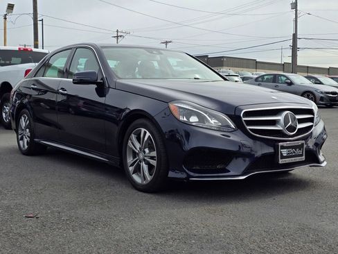 Used 2014 Mercedes-Benz E 250 BlueTEC Sedan w/ Premium 1 Package image 4