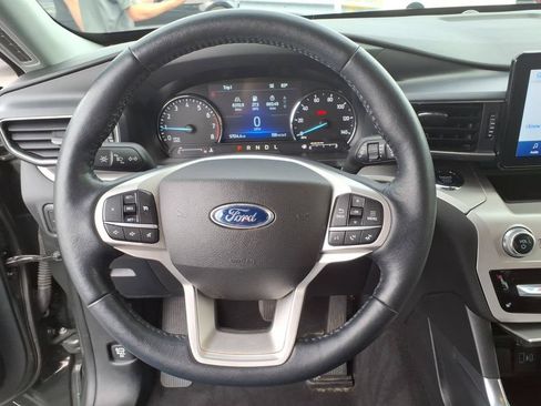 Used 2022 Ford Explorer XLT w/ Equipment Group 202A AWD/4WD image 12
