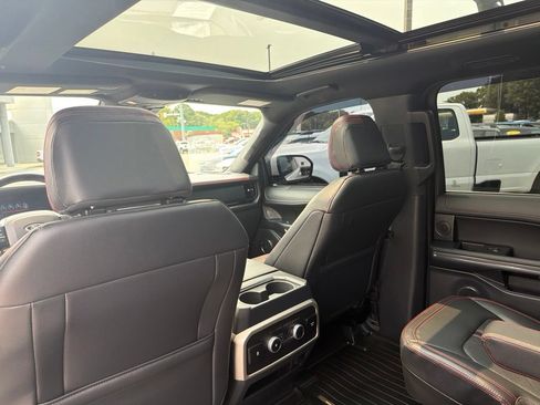 Used 2022 Ford Expedition Limited AWD/4WD image 26