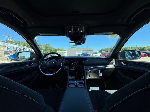 New 2025 Jeep Grand Cherokee Laredo X w/ Luxury Tech Group I AWD/4WD image 16