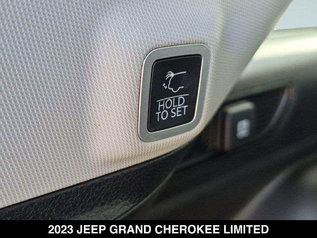 Used 2023 Jeep Grand Cherokee Limited RWD image 25