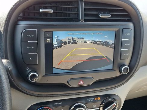 Used 2023 Kia Soul LX image 17