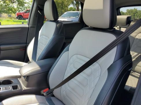 Certified 2023 Ford Escape Platinum w/ Premium Technology Package AWD/4WD image 18