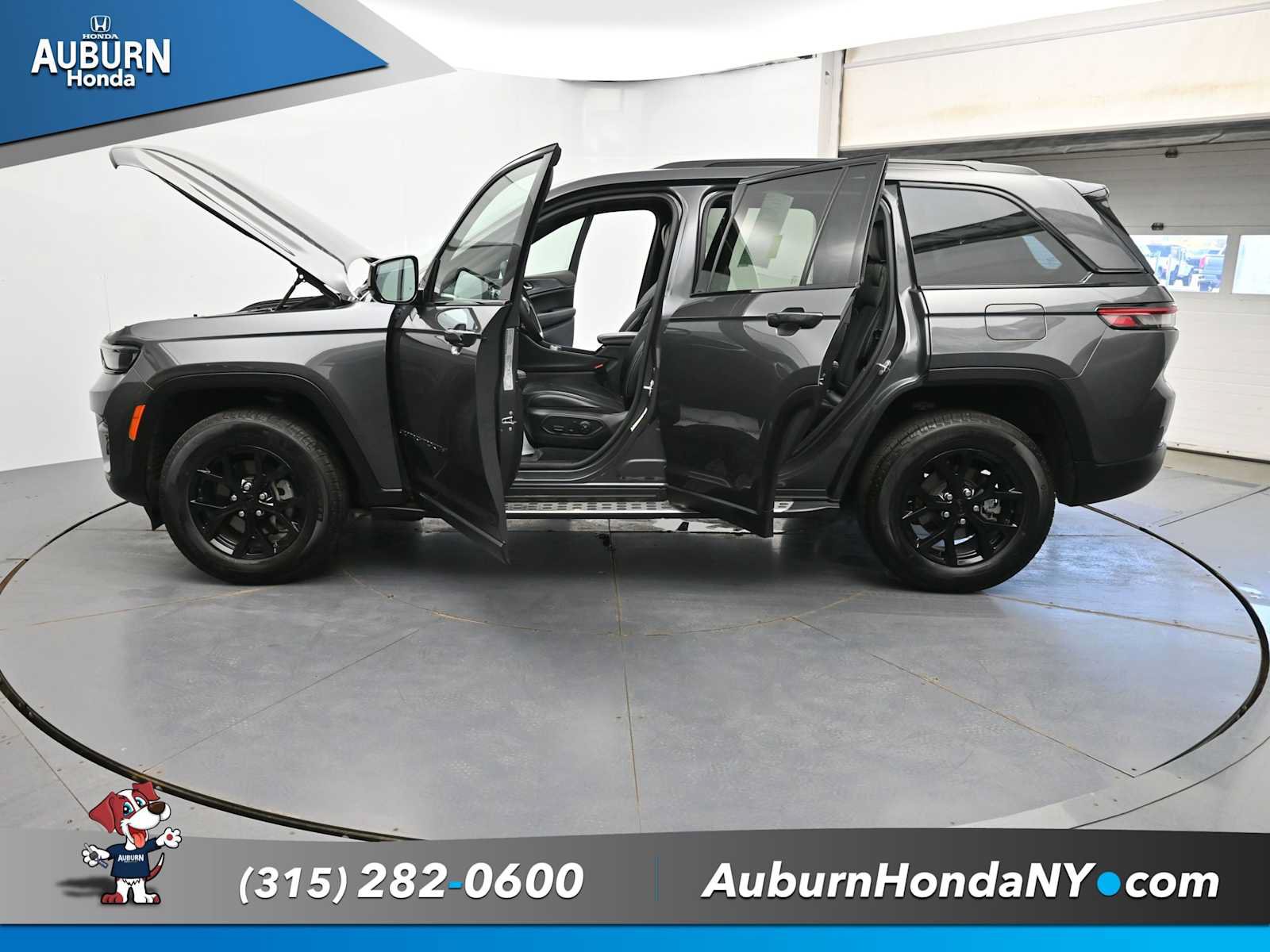 Used 2024 Jeep Grand Cherokee Altitude AWD/4WD image 37