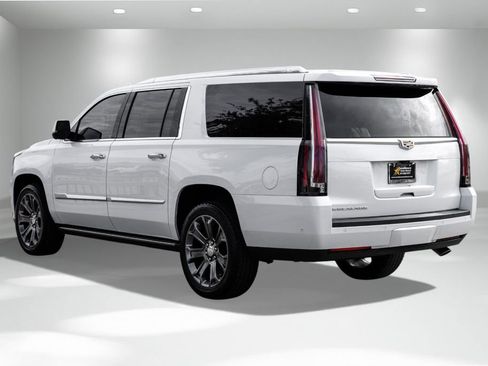 Used 2020 Cadillac Escalade ESV Platinum image 9