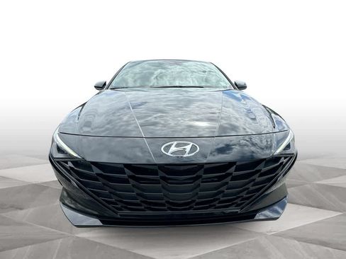 Used 2023 Hyundai Elantra SE FWD image 3