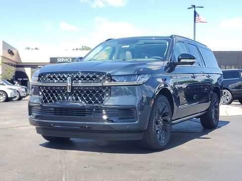 New 2026 Lincoln Navigator L Reserve w/ Jet Appearance Package AWD/4WD image 2