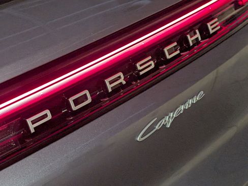 New 2026 Porsche Cayenne image 14