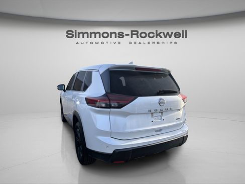 Used 2025 Nissan Rogue SV image 11