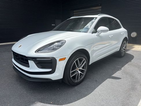 Certified 2023 Porsche Macan w/ Premium Package Plus AWD/4WD image 1