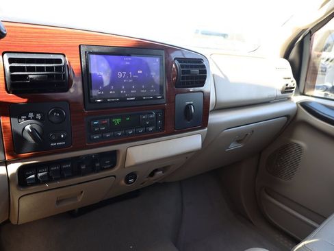 Used 2007 Ford F350 Lariat AWD/4WD image 14