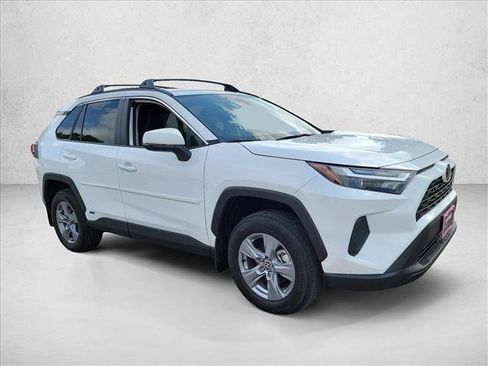Used 2025 Toyota RAV4 XLE AWD/4WD image 3
