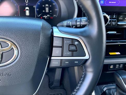 Used 2023 Toyota Highlander Limited image 22